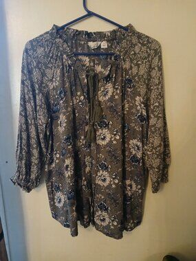 Cafe Marrakesh women's gray and white flower floral print blouse Size Small